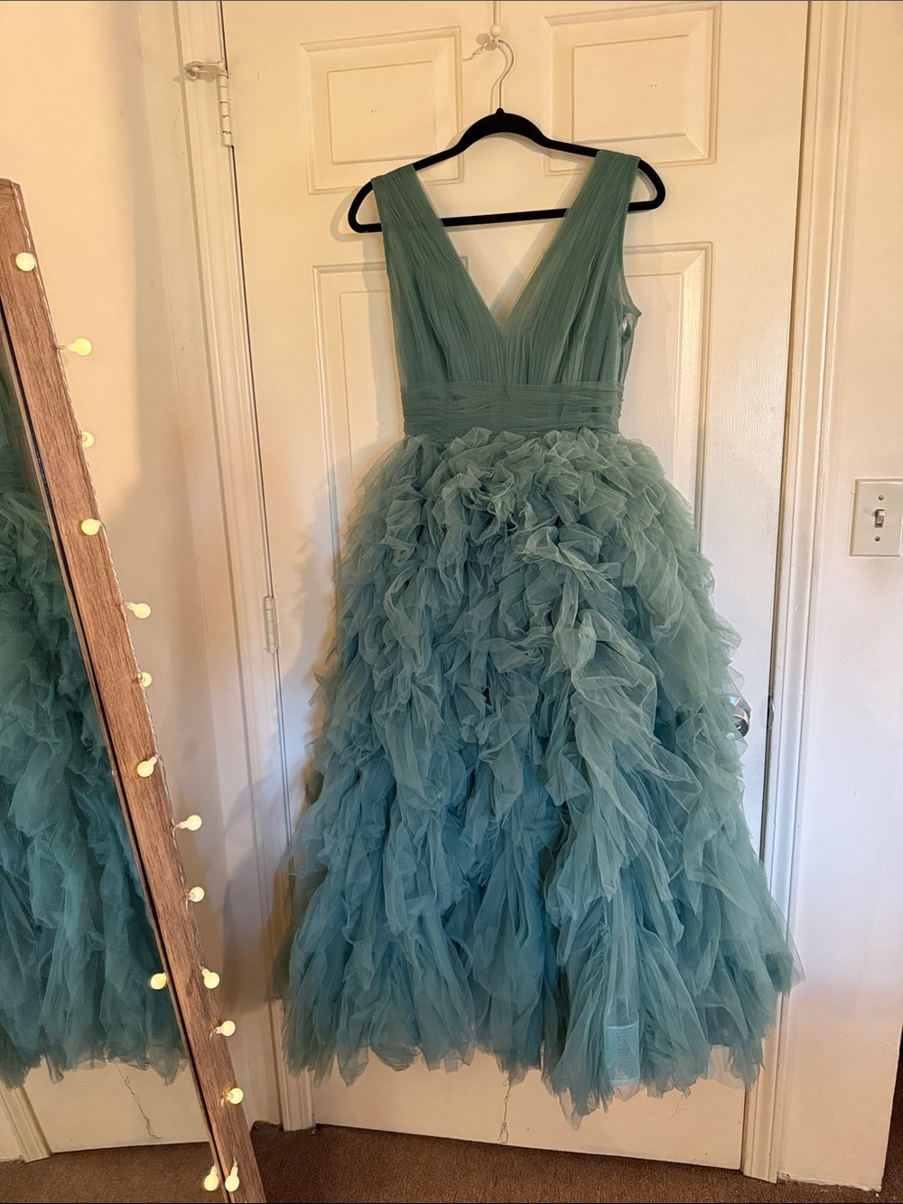 MAC DUGGAL
A-Line Deep-V Ruffled Tulle Midi Dress - Picture 5 of 10